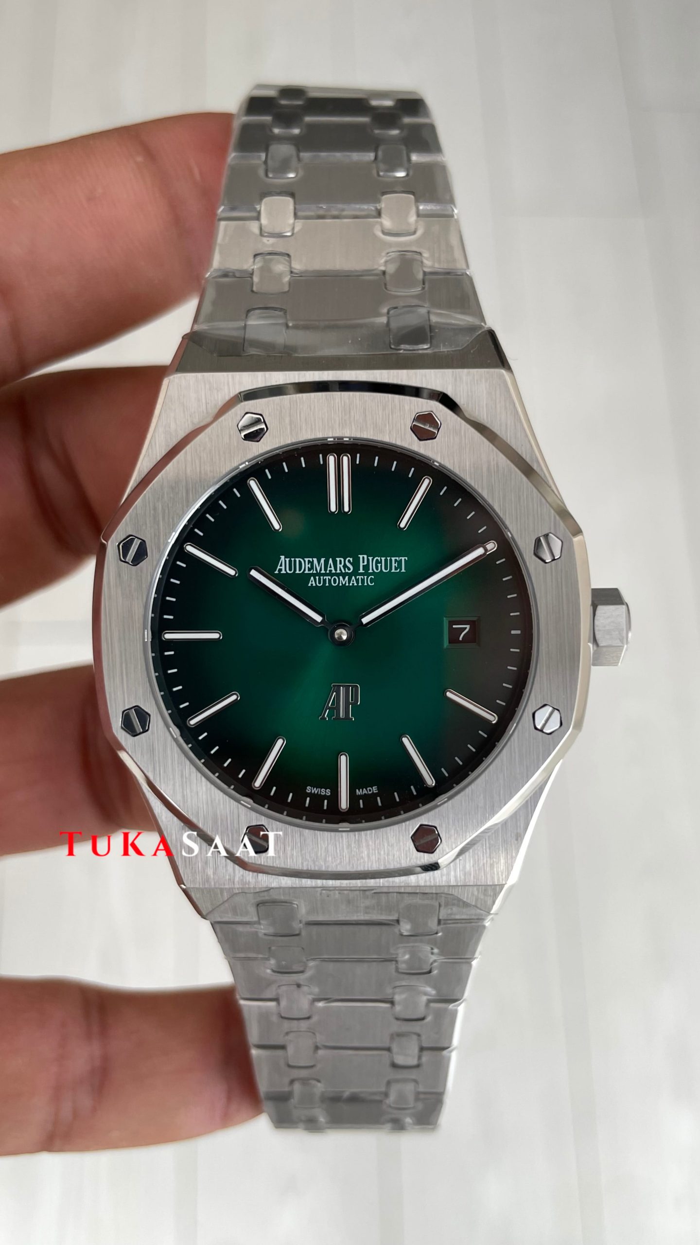 Audemars Piguet Royal Oak Jumbo Extra Thin Yeşil Kadran 16202PT 50th Anniversary Replika Saat Audemars Piguet Royal Oak Jumbo Extra Thin Yeşil Kadran 16202PT 50th Anniversary Replika Saat