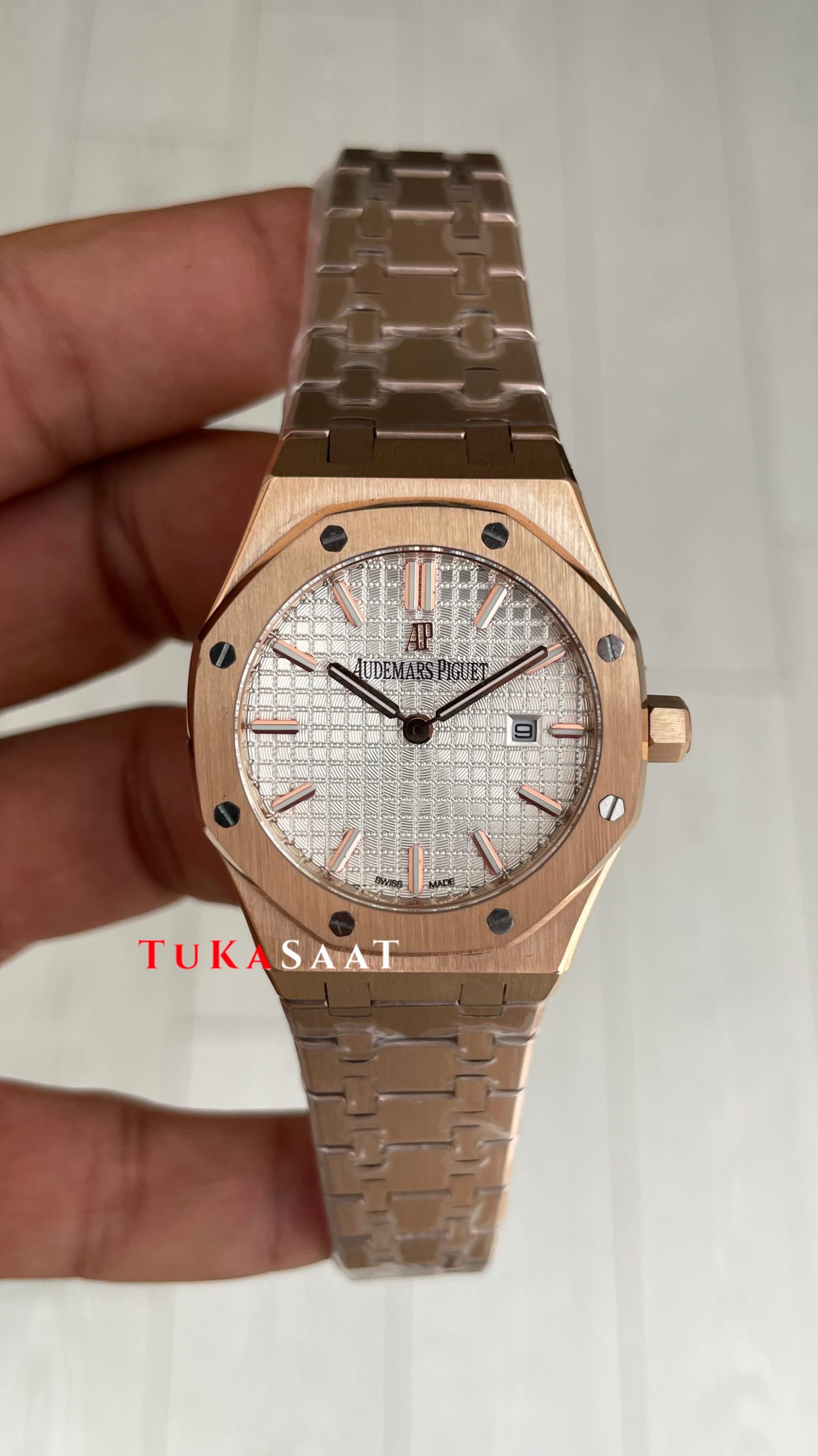 Audemars Piguet Royal Oak Lady Beyaz Kadran 67650OR Rose 33mm Kadın Replika Saat Audemars Piguet Royal Oak Lady Beyaz Kadran 67650OR Rose 33mm Kadın Replika Saat
