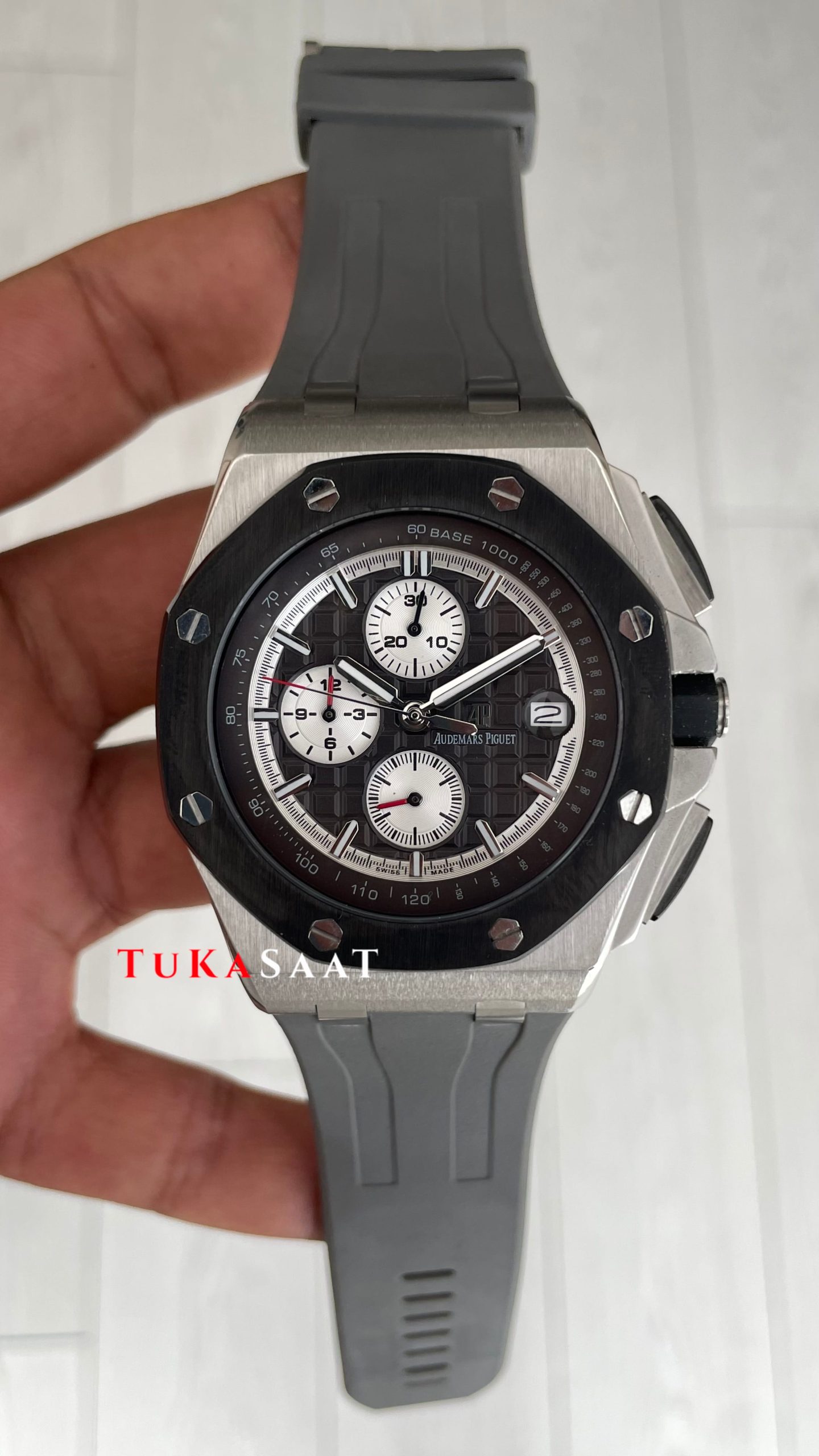 Audemars Piguet Royal Oak Offshore Chronograph Titanium Gri Kadran 43 mm 26400IO Grey Replika Saat Audemars Piguet Royal Oak Offshore Chronograph Titanium Gri Kadran 43 mm 26400IO Grey Replika Saat