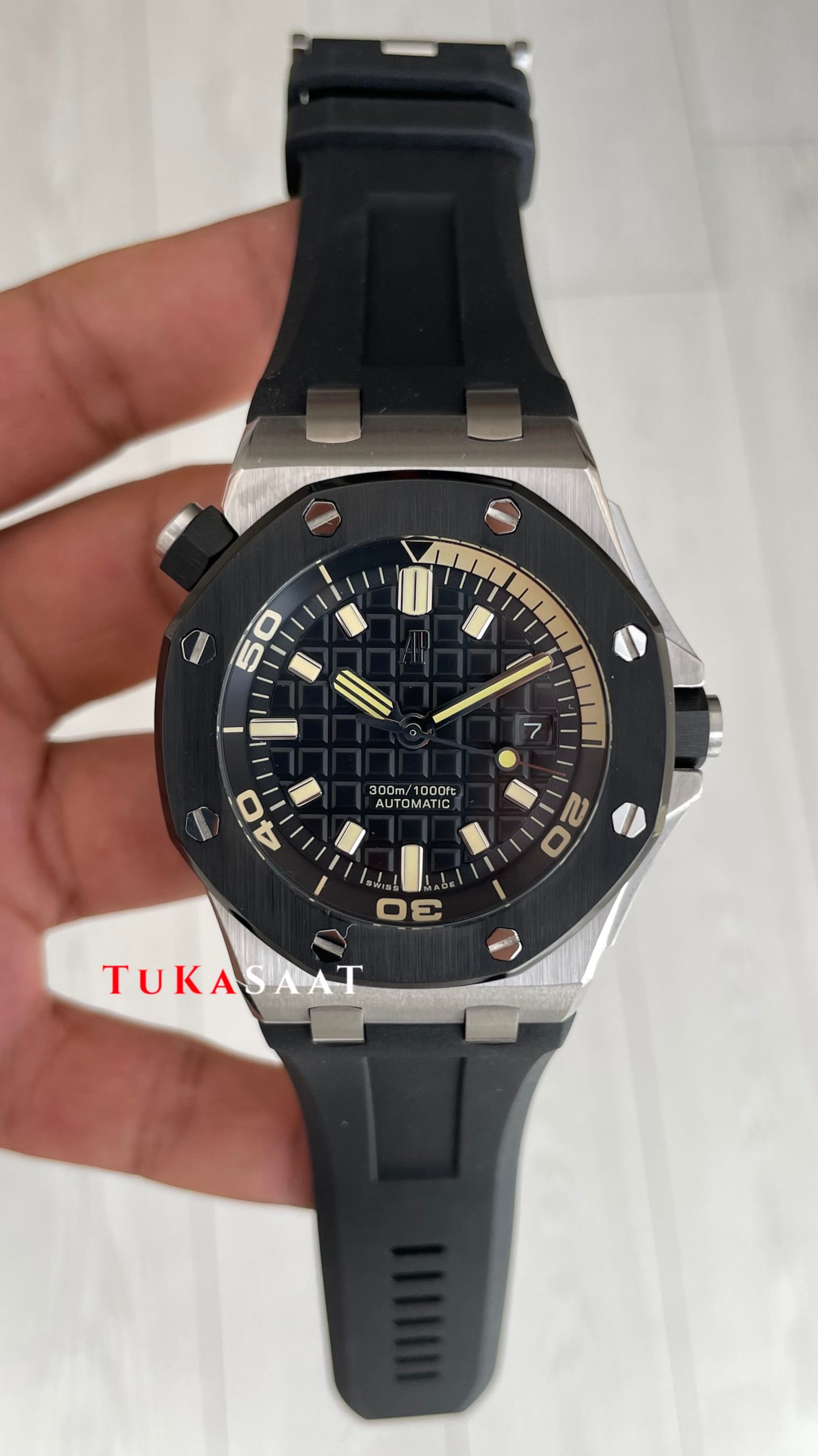 Audemars Piguet Royal Oak Offshore Diver 15720CN Siyah Kadran 42 mm Replika Saat Audemars Piguet Royal Oak Offshore Diver 15720CN Siyah Kadran 42 mm Replika Saat