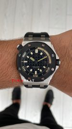 Audemars Piguet Royal Oak Offshore Diver 15720CN Siyah Kadran 42 mm Replika Saat