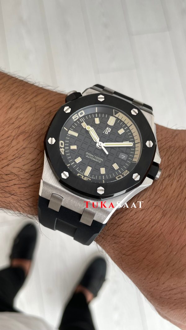 Audemars Piguet Royal Oak Offshore Diver 15720CN Siyah Kadran 42 mm Replika Saat Audemars Piguet Royal Oak Offshore Diver 15720CN Siyah Kadran 42 mm Replika Saat