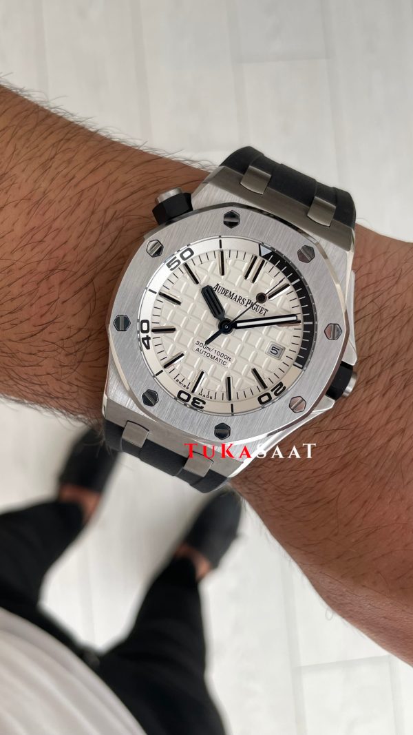 Audemars Piguet Royal Oak Offshore Diver Beyaz Kadran 15710ST Silver 42 mm Replika Saat Audemars Piguet Royal Oak Offshore Diver Beyaz Kadran 15710ST Silver 42 mm Replika Saat