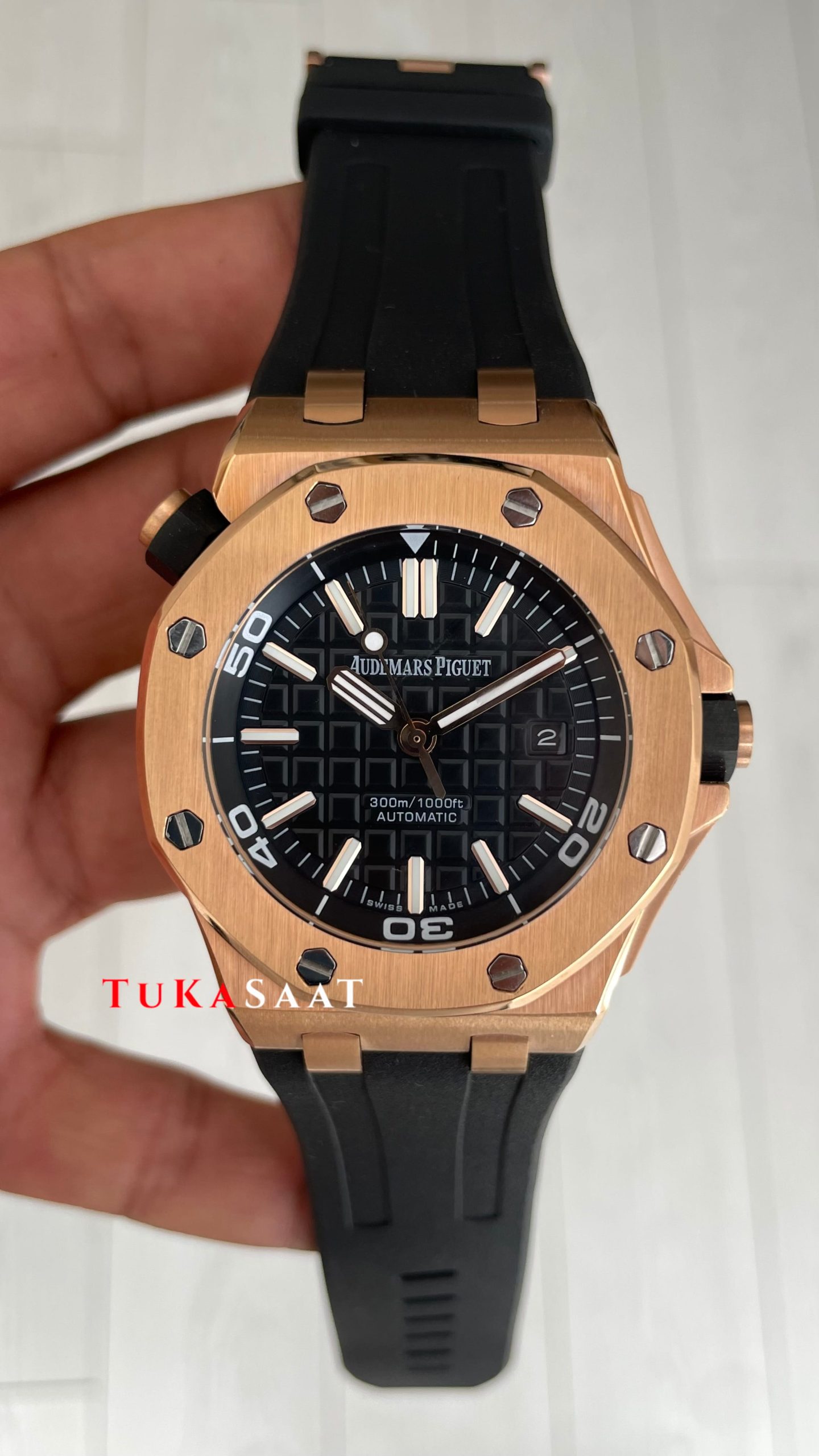 Audemars Piguet Royal Oak Offshore Diver Siyah Kadran 15340OR Rosegold 42mm Replika Saat Audemars Piguet Royal Oak Offshore Diver Siyah Kadran 15340OR Rosegold 42mm Replika Saat