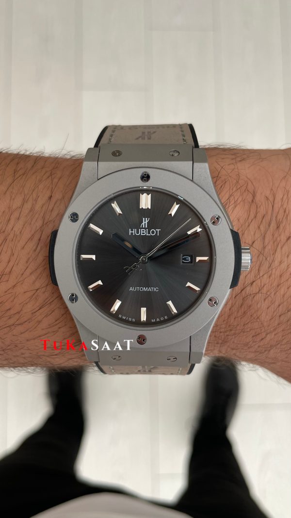 Hublot Classic Fusion Grey 42mm Replika Saat Hublot Classic Fusion Grey 42mm Replika Saat