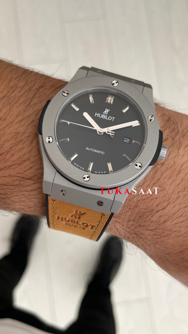 Hublot Classic Fusion Siyah Kadran 42 mm Kahverengi Replika Saat Hublot Classic Fusion Siyah Kadran 42 mm Kahverengi Replika Saat