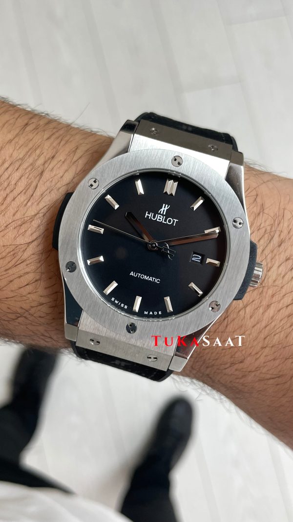 Hublot Classic Fusion Siyah Kadran 42mm Silver Replika Saat Hublot Classic Fusion Siyah Kadran 42mm Silver Replika Saat