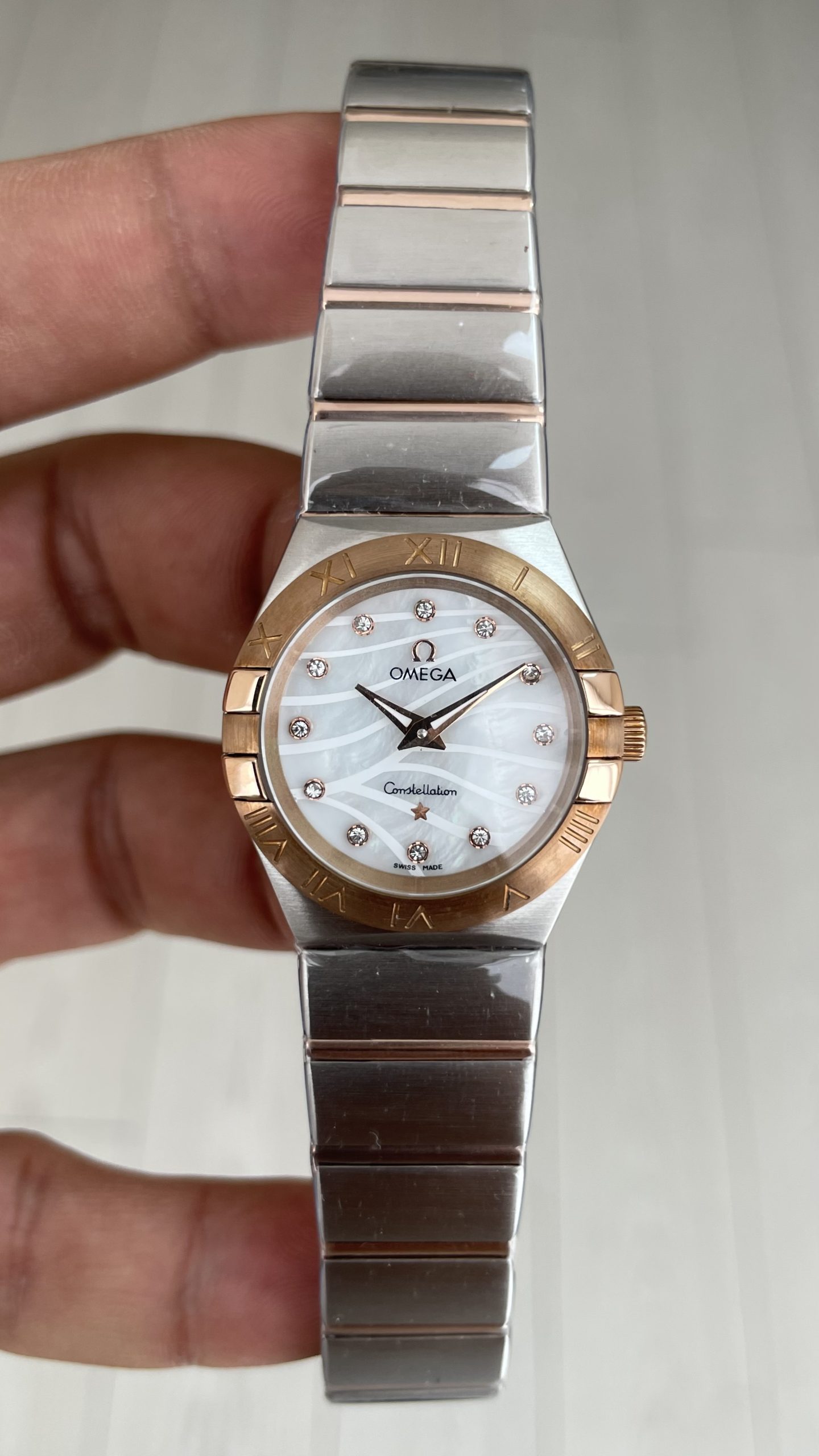 Omega Constellation Beyaz Taşlı Kadran 28mm Silver Rose Kadın Saati Omega Constellation Beyaz Taşlı Kadran 28mm Silver Rose Kadın Saati