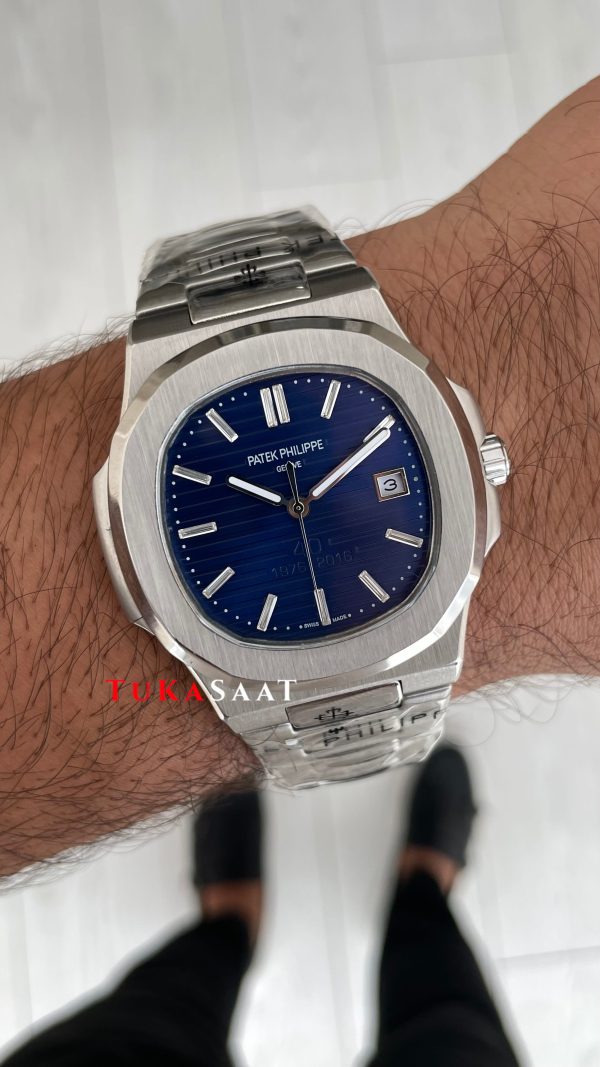 Patek Philippe Nautilus 40th Year Anniversary Platinum Blue 40 mm 5711 Silver 40. Yıla Özel Mavi Kadran Replika Saat Patek Philippe Nautilus 40th Year Anniversary Platinum Blue 40 mm 5711 Silver 40. Yıla Özel Mavi Kadran Replika Saat