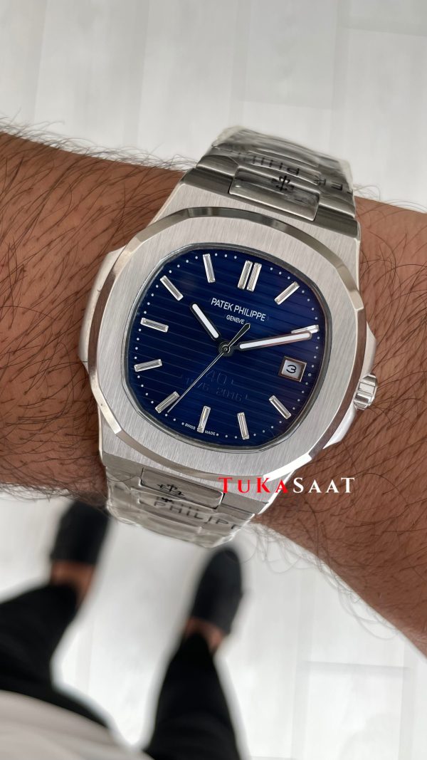 Patek Philippe Nautilus 40th Year Anniversary Platinum Blue 40 mm 5711 Silver 40. Yıla Özel Mavi Kadran Replika Saat Patek Philippe Nautilus 40th Year Anniversary Platinum Blue 40 mm 5711 Silver 40. Yıla Özel Mavi Kadran Replika Saat