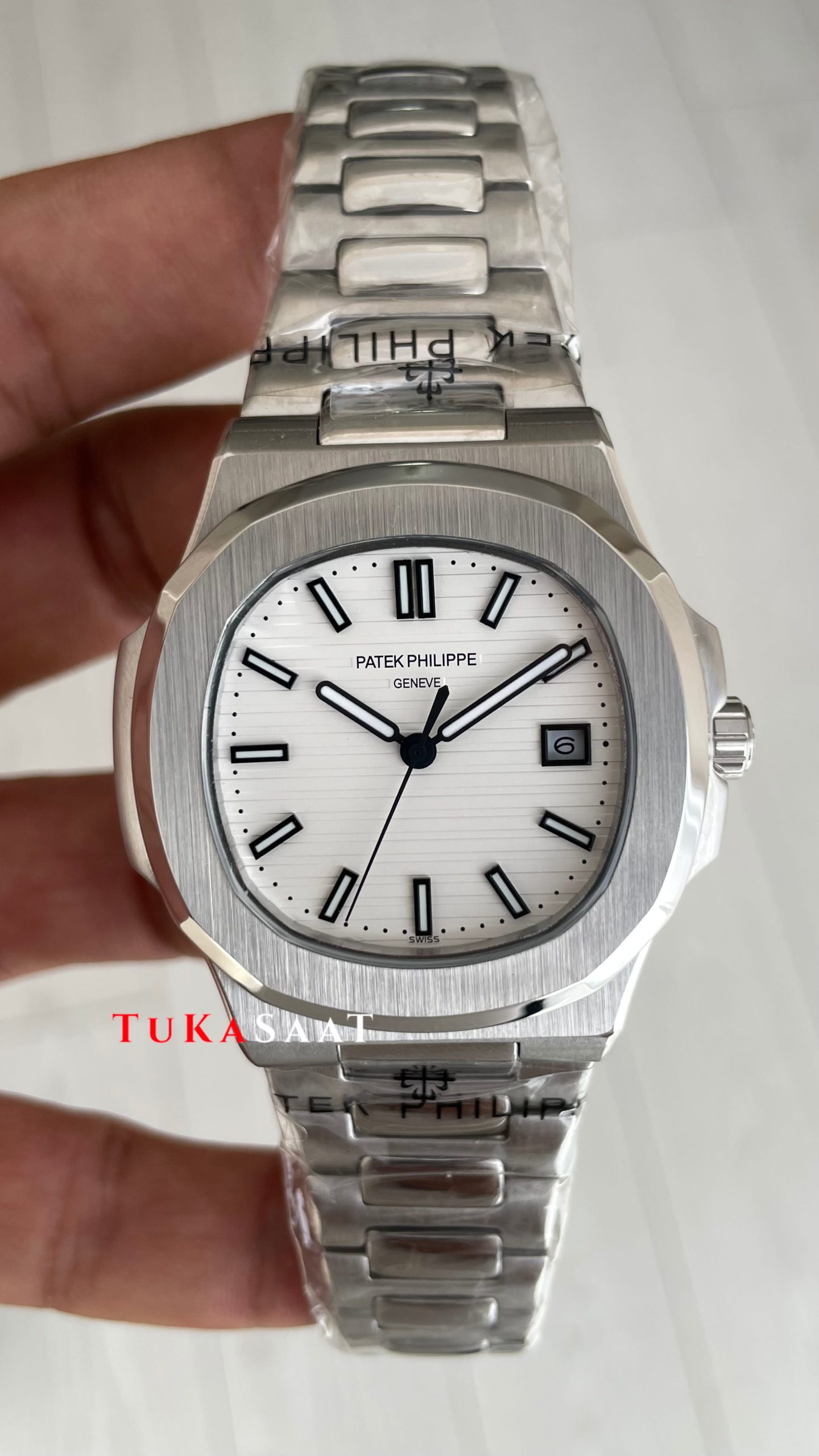 Patek Philippe Nautilus 5711 Beyaz Kadran 40mm Replika Saat Patek Philippe Nautilus 5711 Beyaz Kadran 40mm Replika Saat