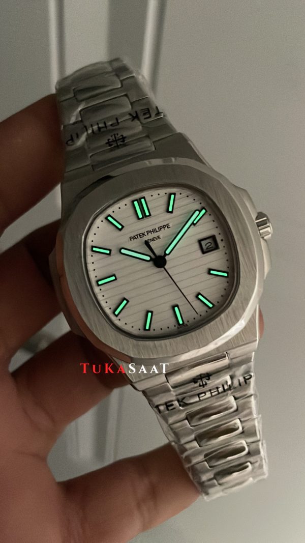 Patek Philippe Nautilus 5711 Beyaz Kadran 40mm Replika Saat Patek Philippe Nautilus 5711 Beyaz Kadran 40mm Replika Saat
