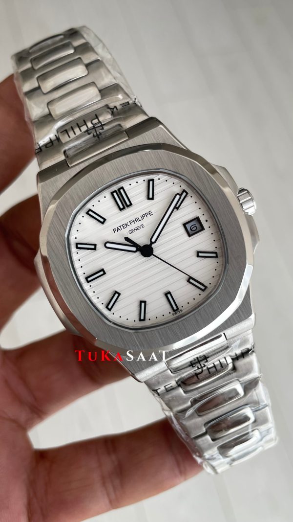 Patek Philippe Nautilus 5711 Beyaz Kadran 40mm Replika Saat Patek Philippe Nautilus 5711 Beyaz Kadran 40mm Replika Saat