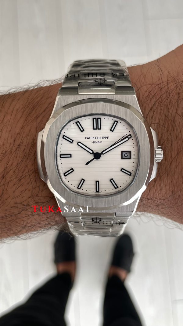 Patek Philippe Nautilus 5711 Beyaz Kadran 40mm Replika Saat Patek Philippe Nautilus 5711 Beyaz Kadran 40mm Replika Saat