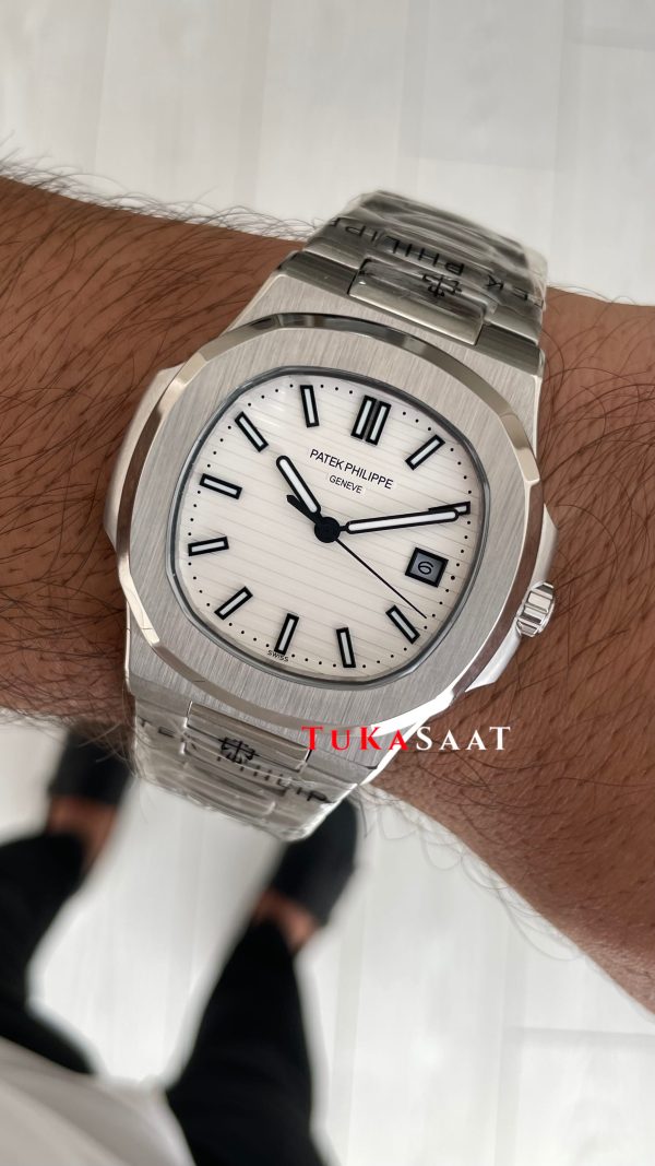 Patek Philippe Nautilus 5711 Beyaz Kadran 40mm Replika Saat Patek Philippe Nautilus 5711 Beyaz Kadran 40mm Replika Saat