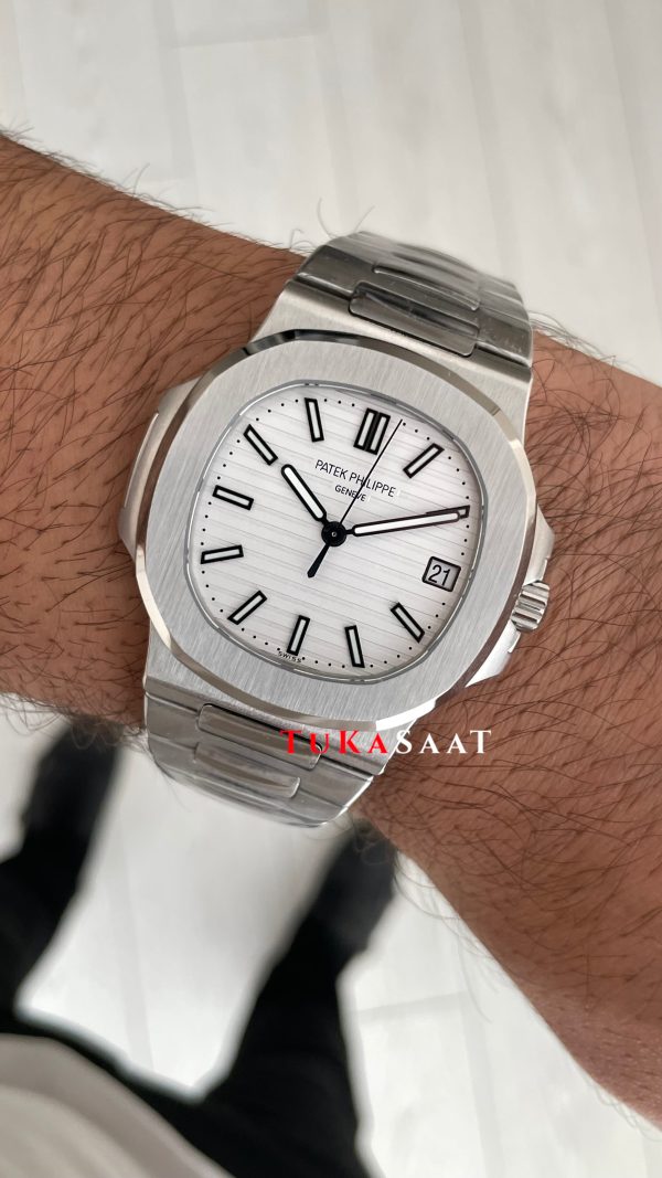 Patek Philippe Nautilus 5711 Beyaz Kadran 40mm Swiss ETA Saat Patek Philippe Nautilus 5711 Beyaz Kadran 40mm Swiss ETA Saat