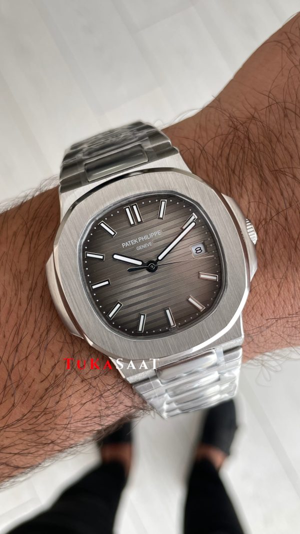 Patek Philippe Nautilus 5711 Gri Kadran 40 mm Replika Saat