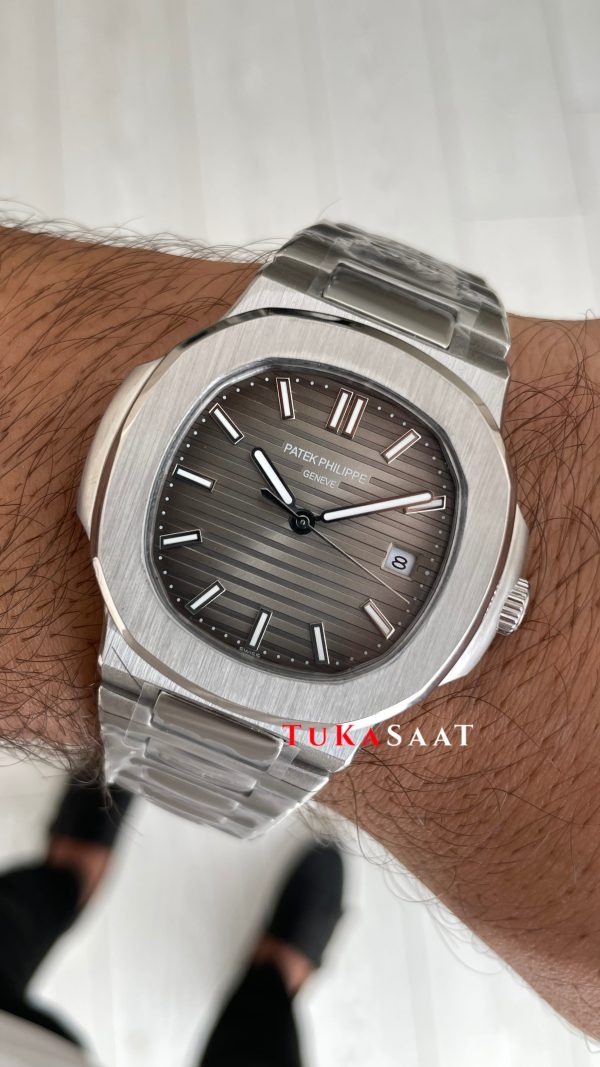 Patek Philippe Nautilus 5711 Gri Kadran 40 mm Replika Saat