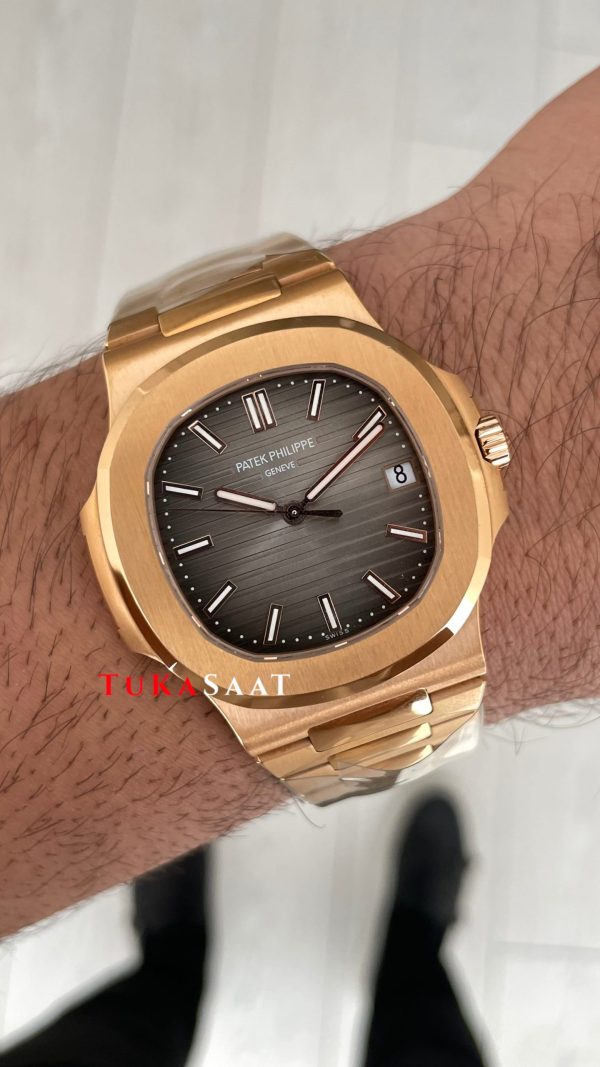 Patek Philippe Nautilus Chocolate 5711R Brown Dial 40 mm Rose Gold Super Clone Swiss ETA Saat PP Factory Patek Philippe Nautilus Chocolate 5711R Brown Dial 40 mm Rose Gold Super Clone Swiss ETA Saat PP Factory
