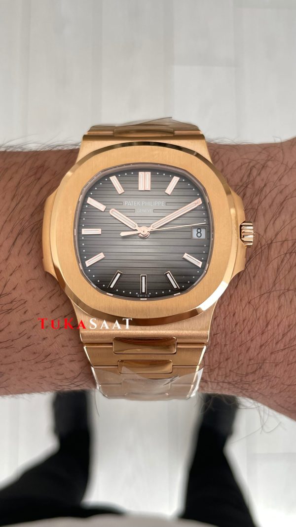 Patek Philippe Nautilus Chocolate 5711R Brown Dial 40 mm Rose Gold Super Clone Swiss ETA Saat PP Factory Patek Philippe Nautilus Chocolate 5711R Brown Dial 40 mm Rose Gold Super Clone Swiss ETA Saat PP Factory