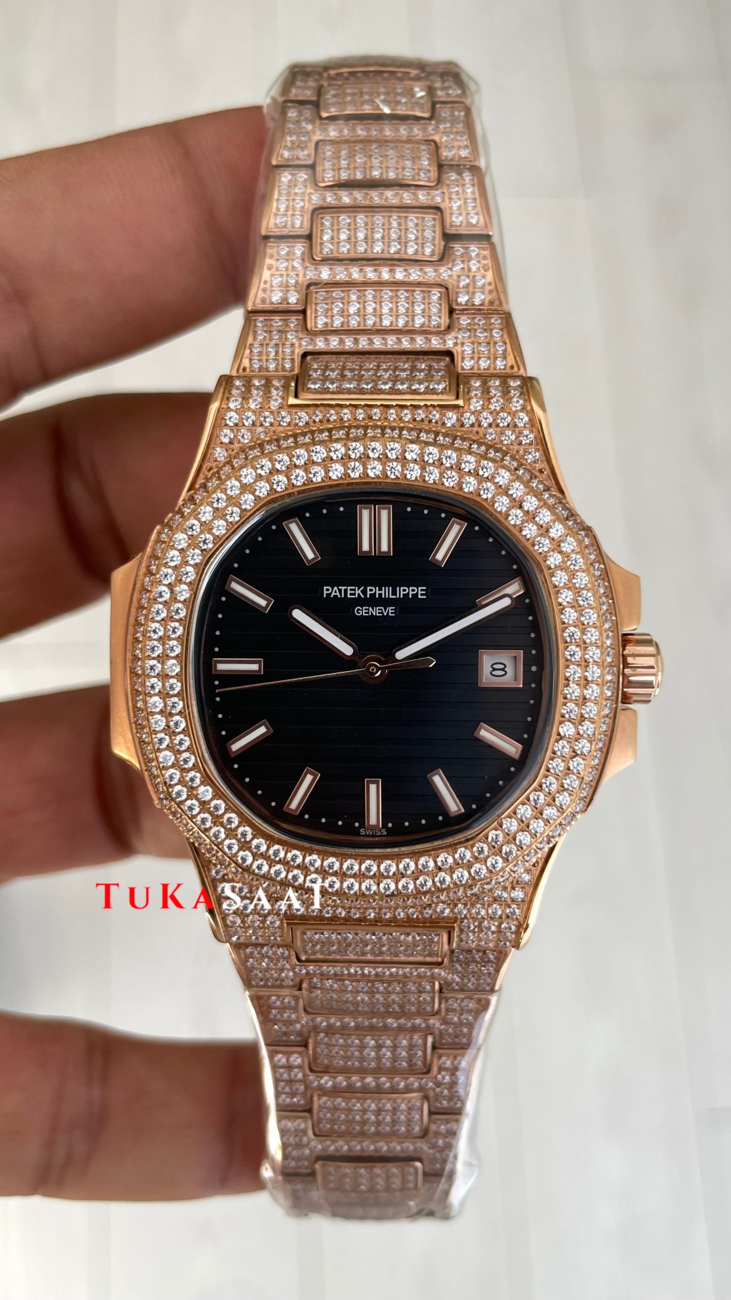 Patek Philippe Nautilus Diamond 5711 Siyah Kadran 40 mm 5711 Rose Replika Saat Patek Philippe Nautilus Diamond 5711 Siyah Kadran 40 mm 5711 Rose Replika Saat