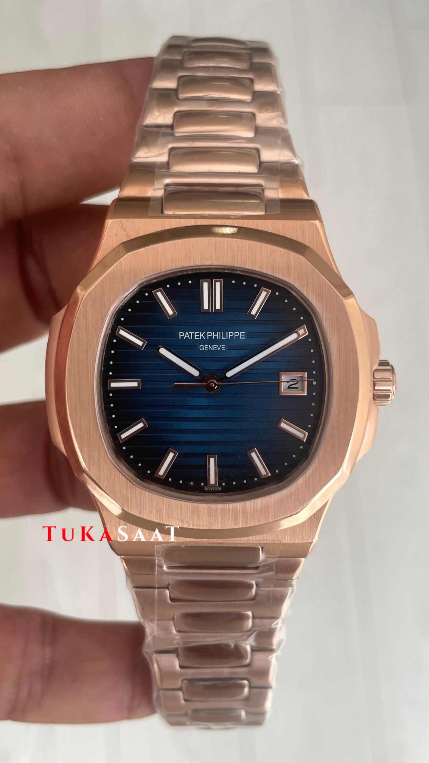 Patek Philippe Nautilus Mavi Kadran 5711 Rose 40 mm Replika Saat Patek Philippe Nautilus Mavi Kadran 5711 Rose 40 mm Replika Saat