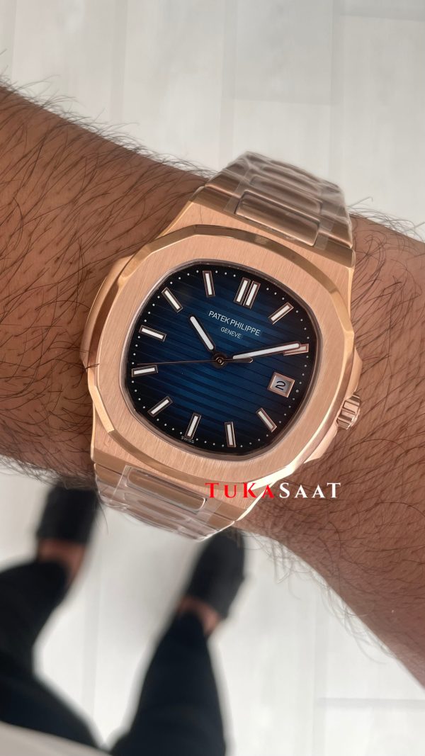 Patek Philippe Nautilus Mavi Kadran 5711 Rose 40 mm Replika Saat Patek Philippe Nautilus Mavi Kadran 5711 Rose 40 mm Replika Saat