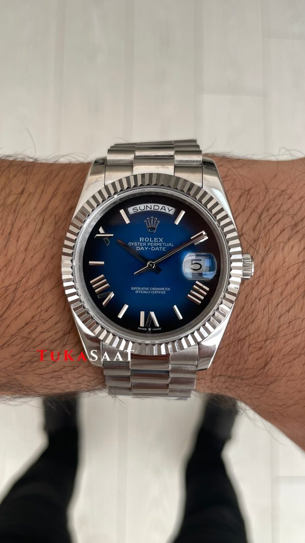 Rolex Day Date Mavi Kadran 228239 Blue Ombre Roman Dial 40mm Silver Replika Saat Rolex Day Date Mavi Kadran 228239 Blue Ombre Roman Dial 40mm Silver Replika Saat
