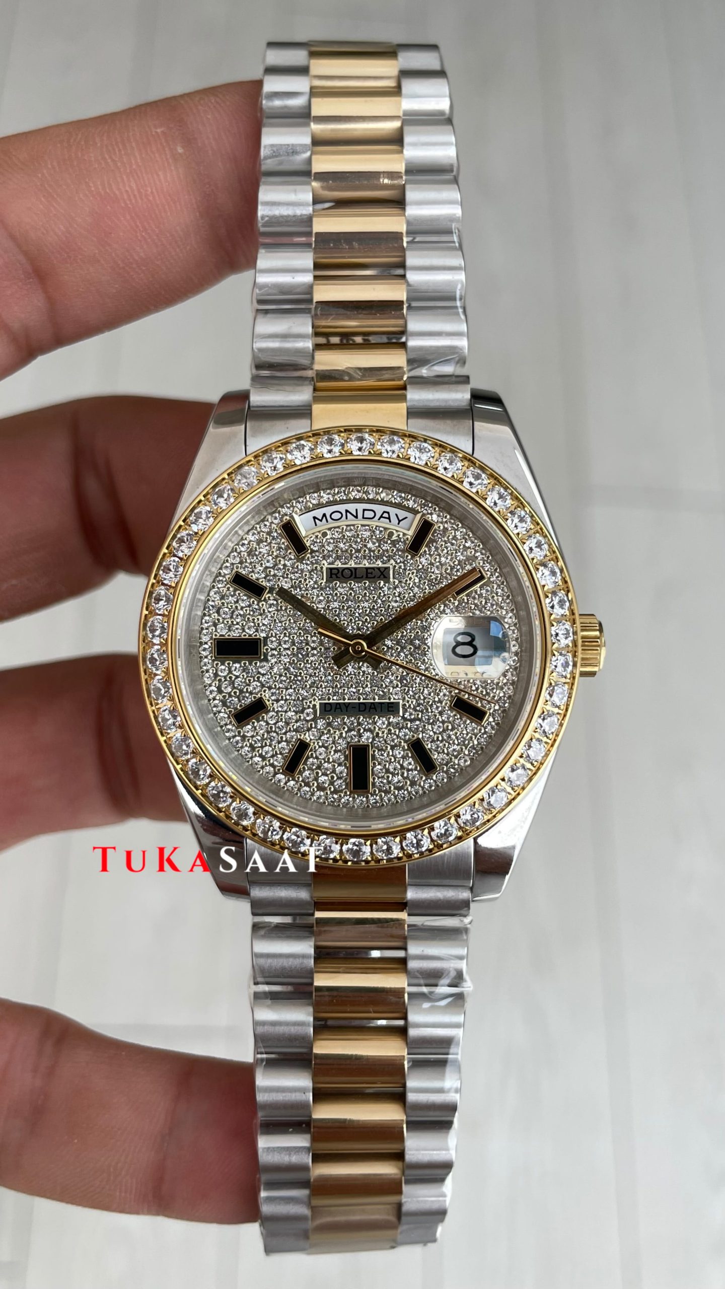 Rolex Day Date Pave Baguette Diamond 40mm Taşlı Kadran Two Tone Gold Replika Saat Rolex Day Date Pave Baguette Diamond 40mm Taşlı Kadran Two Tone Gold Replika Saat