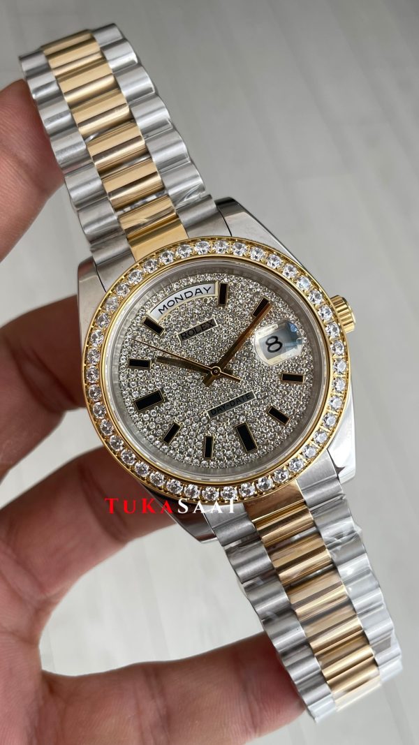 Rolex Day Date Pave Baguette Diamond 40mm Taşlı Kadran Two Tone Gold Replika Saat Rolex Day Date Pave Baguette Diamond 40mm Taşlı Kadran Two Tone Gold Replika Saat