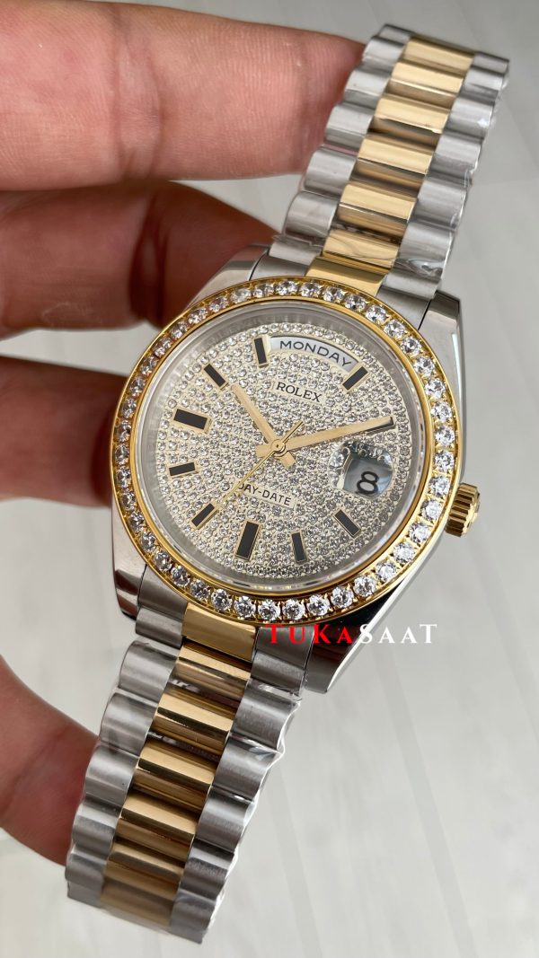 Rolex Day Date Pave Baguette Diamond 40mm Taşlı Kadran Two Tone Gold Replika Saat Rolex Day Date Pave Baguette Diamond 40mm Taşlı Kadran Two Tone Gold Replika Saat