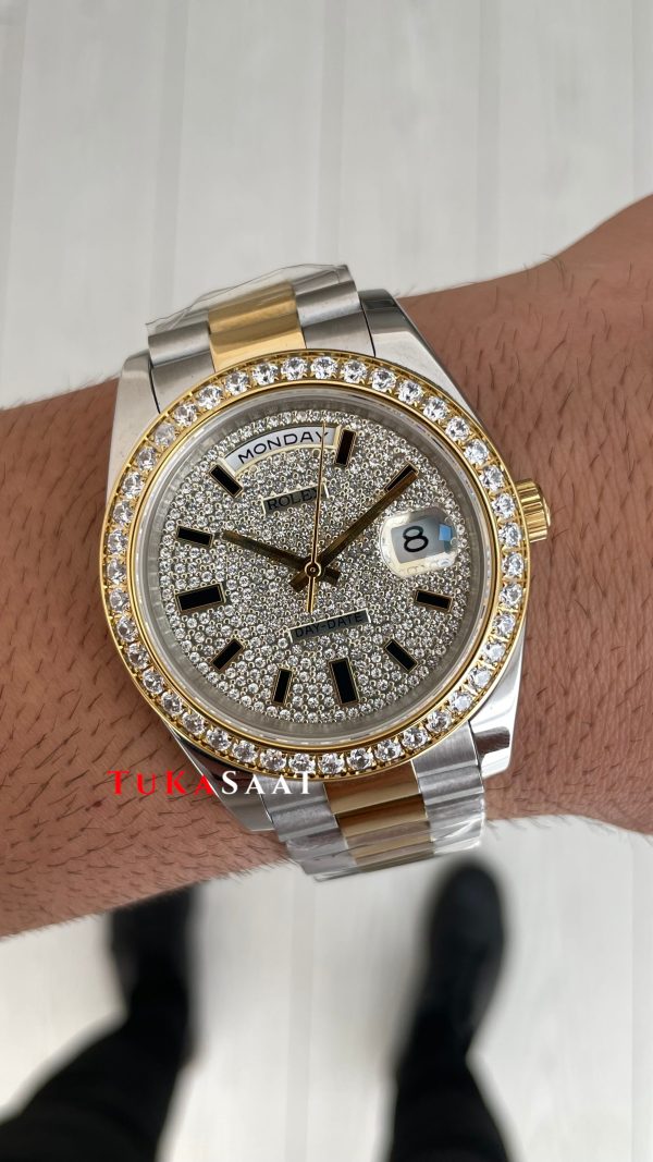 Rolex Day Date Pave Baguette Diamond 40mm Taşlı Kadran Two Tone Gold Replika Saat Rolex Day Date Pave Baguette Diamond 40mm Taşlı Kadran Two Tone Gold Replika Saat