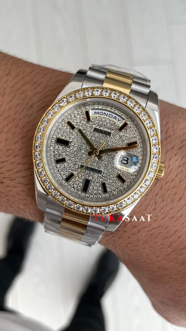 Rolex Day Date Pave Baguette Diamond 40mm Taşlı Kadran Two Tone Gold Replika Saat Rolex Day Date Pave Baguette Diamond 40mm Taşlı Kadran Two Tone Gold Replika Saat
