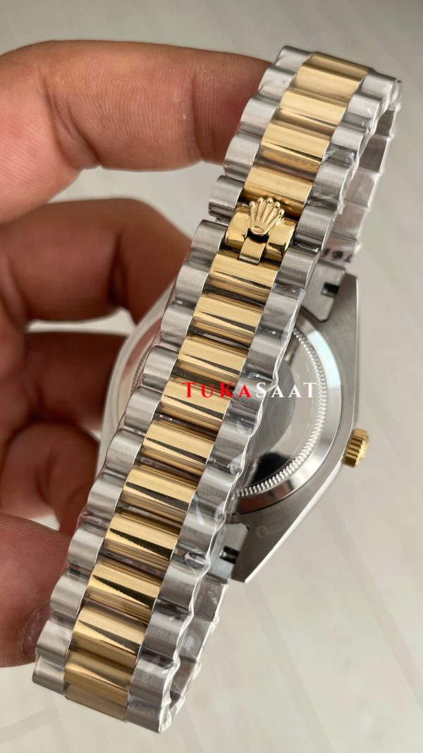 Rolex Day Date Pave Baguette Diamond 40mm Taşlı Kadran Two Tone Gold Replika Saat Rolex Day Date Pave Baguette Diamond 40mm Taşlı Kadran Two Tone Gold Replika Saat