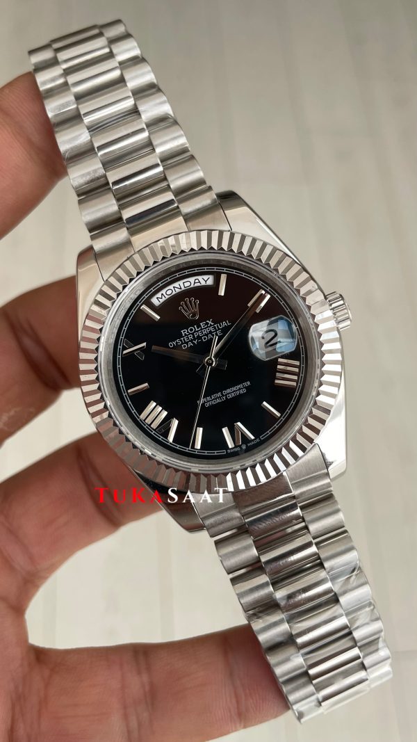 Rolex Day Date Siyah 228239 Black Roman Dial 40mm Replika Saat Rolex Day Date Siyah 228239 Black Roman Dial 40mm Replika Saat