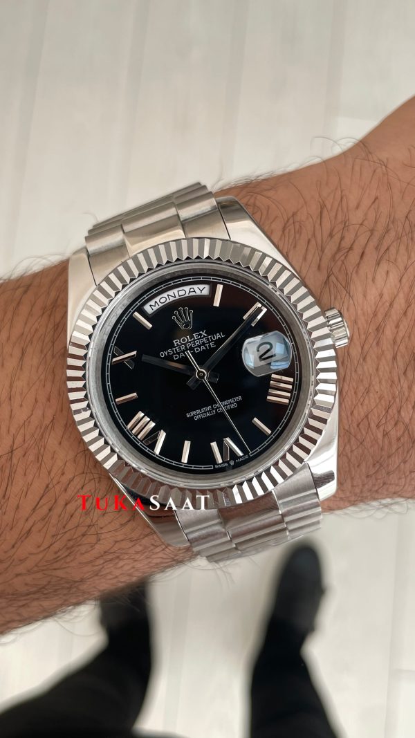 Rolex Day Date Siyah 228239 Black Roman Dial 40mm Replika Saat Rolex Day Date Siyah 228239 Black Roman Dial 40mm Replika Saat