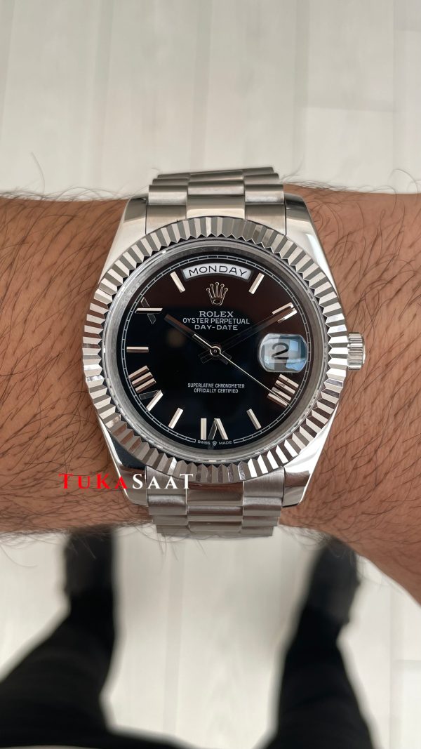 Rolex Day Date Siyah 228239 Black Roman Dial 40mm Replika Saat Rolex Day Date Siyah 228239 Black Roman Dial 40mm Replika Saat