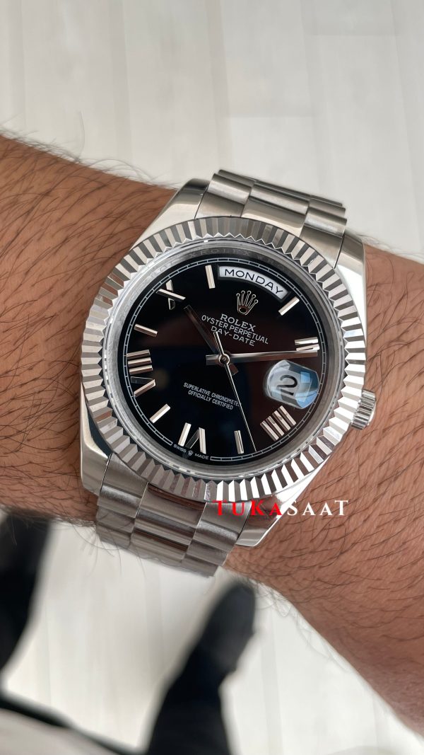 Rolex Day Date Siyah 228239 Black Roman Dial 40mm Replika Saat Rolex Day Date Siyah 228239 Black Roman Dial 40mm Replika Saat