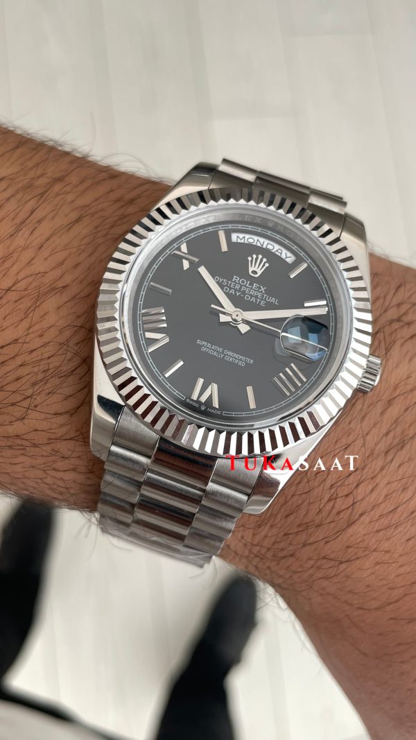 Rolex Day Date Siyah 228239 Black Roman Dial 40mm Replika Saat Rolex Day Date Siyah 228239 Black Roman Dial 40mm Replika Saat