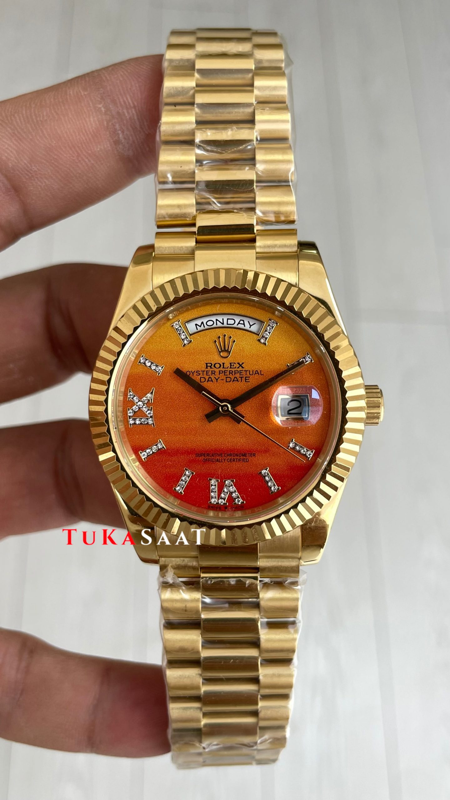 Rolex Day Date Turuncu 128238 Orange Carnelian Diamond Roman Dial Gold 40mm Replika Saat Rolex Day Date Turuncu 128238 Orange Carnelian Diamond Roman Dial Gold 40mm Replika Saat
