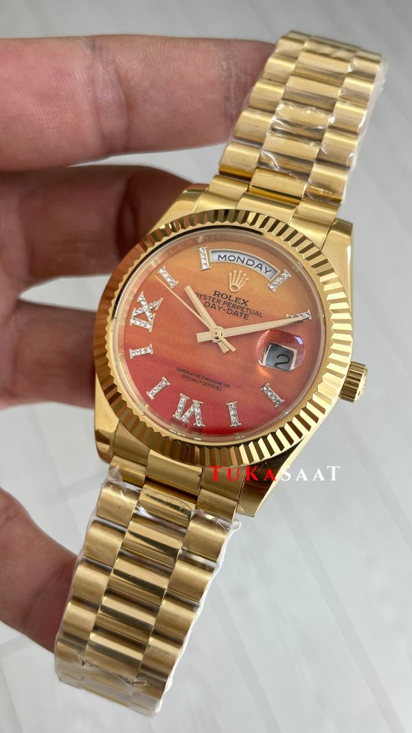 Rolex Day Date Turuncu 128238 Orange Carnelian Diamond Roman Dial Gold 40mm Replika Saat Rolex Day Date Turuncu 128238 Orange Carnelian Diamond Roman Dial Gold 40mm Replika Saat