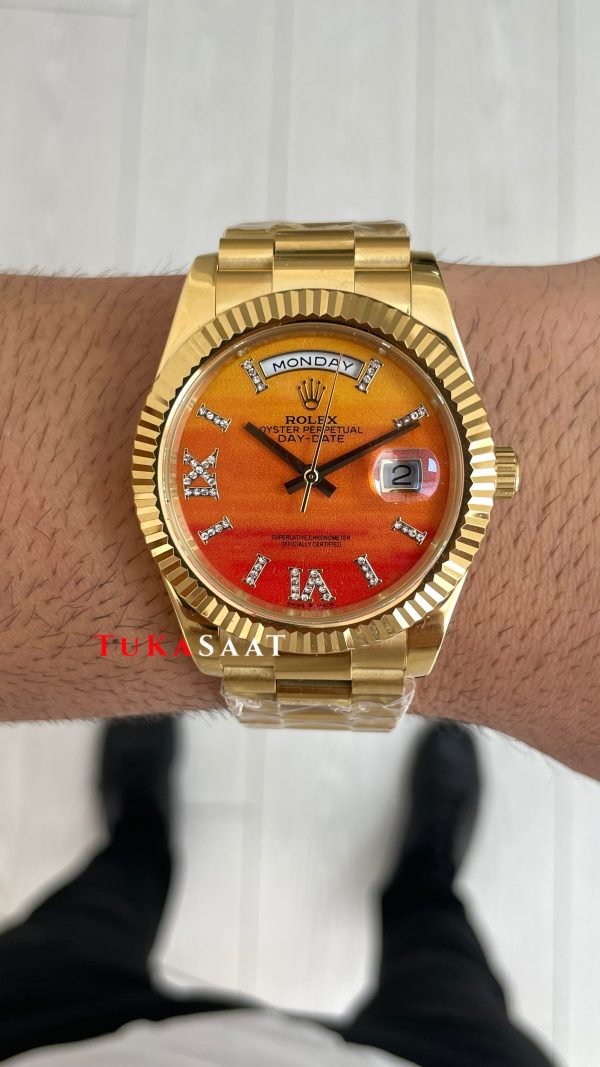 Rolex Day Date Turuncu 128238 Orange Carnelian Diamond Roman Dial Gold 40mm Replika Saat Rolex Day Date Turuncu 128238 Orange Carnelian Diamond Roman Dial Gold 40mm Replika Saat