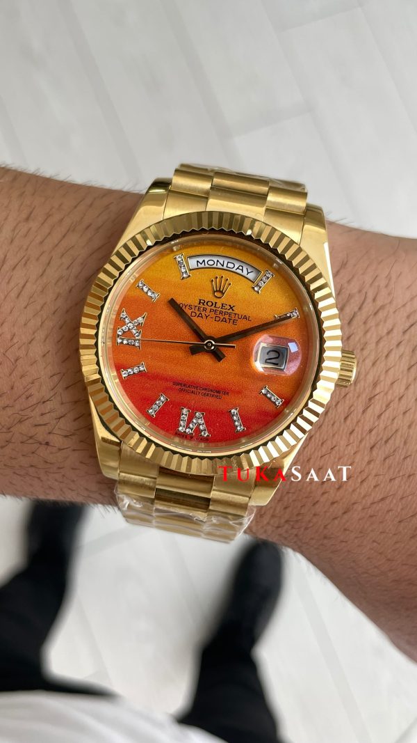 Rolex Day Date Turuncu 128238 Orange Carnelian Diamond Roman Dial Gold 40mm Replika Saat Rolex Day Date Turuncu 128238 Orange Carnelian Diamond Roman Dial Gold 40mm Replika Saat