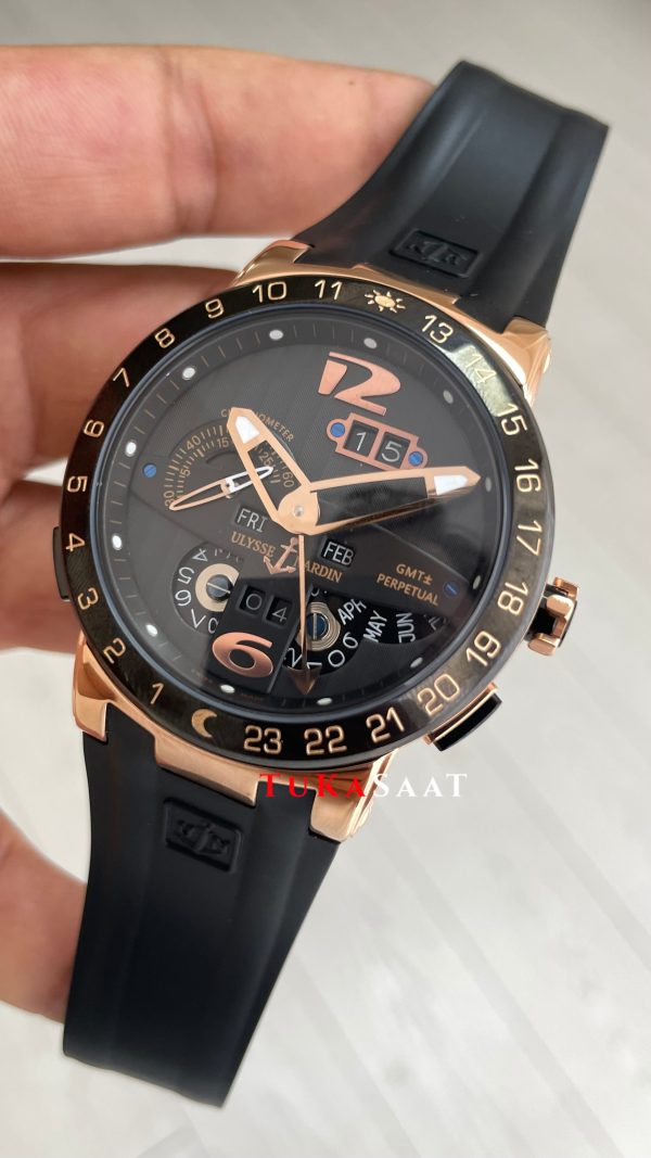 Ulysse Nardin El Toro GMT Perpetual Calendar Executive Siyah Kadran 43mm Rose Replika Saat
