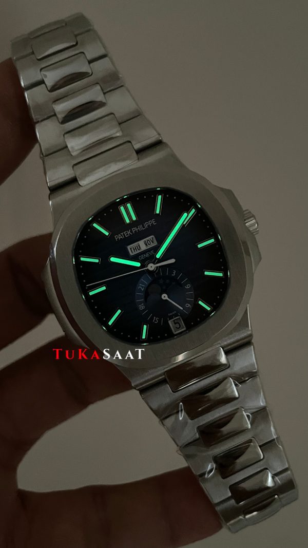 Patek Philippe Nautilus 5726 Annual Calendar Moonphase Silver Mavi Kadran Super Clone Swiss ETA Saat GR Factory Patek Philippe Nautilus 5726 Annual Calendar Moonphase Silver Mavi Kadran Super Clone Swiss ETA Saat GR Factory