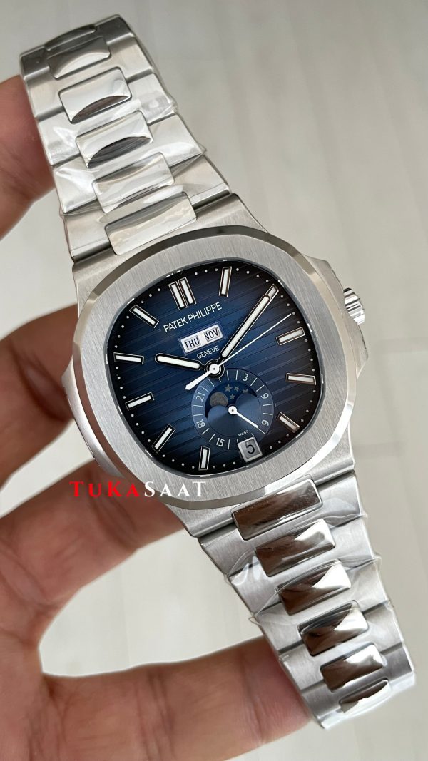 Patek Philippe Nautilus 5726 Annual Calendar Moonphase Silver Mavi Kadran Super Clone Swiss ETA Saat GR Factory Patek Philippe Nautilus 5726 Annual Calendar Moonphase Silver Mavi Kadran Super Clone Swiss ETA Saat GR Factory