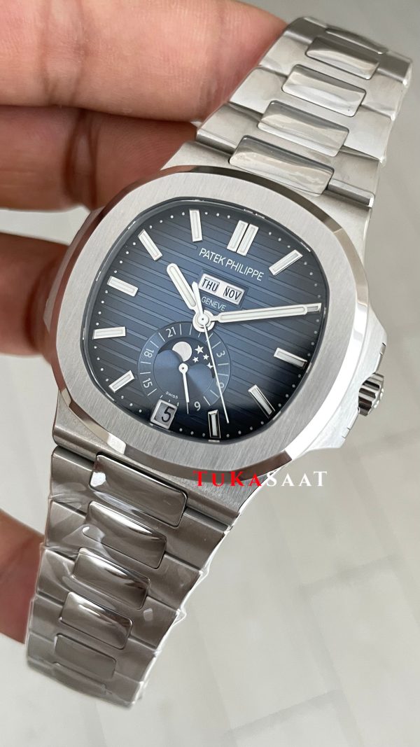 Patek Philippe Nautilus 5726 Annual Calendar Moonphase Silver Mavi Kadran Super Clone Swiss ETA Saat GR Factory Patek Philippe Nautilus 5726 Annual Calendar Moonphase Silver Mavi Kadran Super Clone Swiss ETA Saat GR Factory
