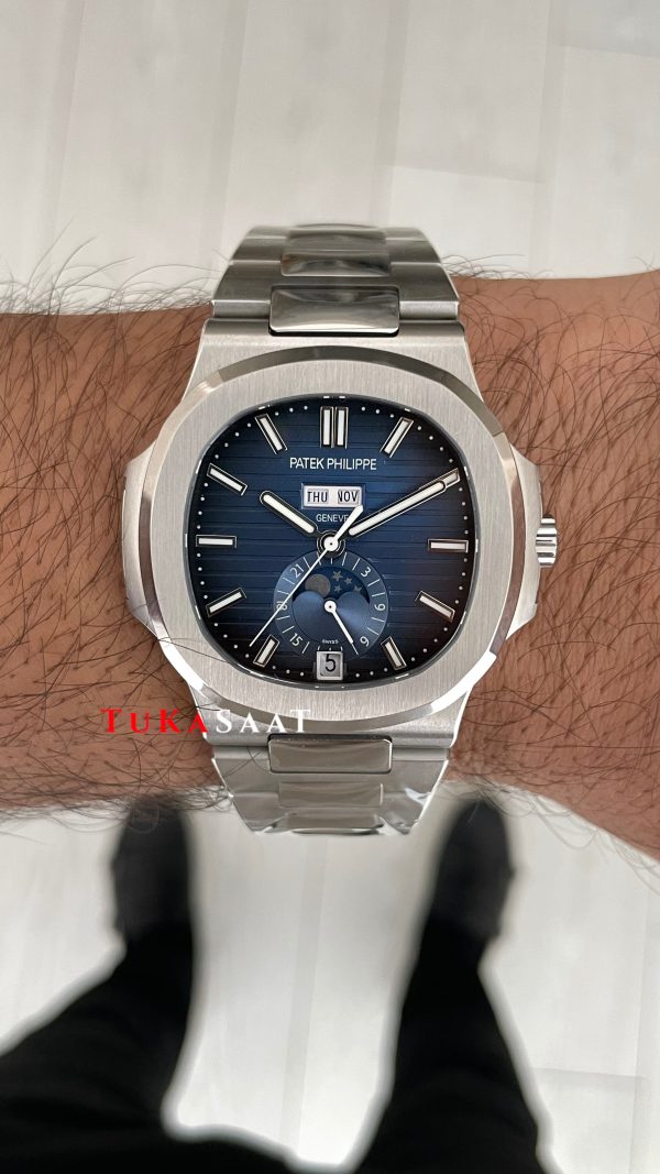 Patek Philippe Nautilus 5726 Annual Calendar Moonphase Silver Mavi Kadran Super Clone Swiss ETA Saat GR Factory Patek Philippe Nautilus 5726 Annual Calendar Moonphase Silver Mavi Kadran Super Clone Swiss ETA Saat GR Factory