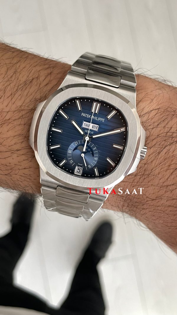 Patek Philippe Nautilus 5726 Annual Calendar Moonphase Silver Mavi Kadran Super Clone Swiss ETA Saat GR Factory Patek Philippe Nautilus 5726 Annual Calendar Moonphase Silver Mavi Kadran Super Clone Swiss ETA Saat GR Factory
