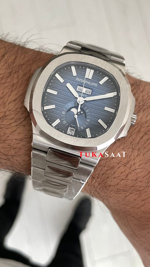 Patek Philippe Nautilus 5726 Annual Calendar Moonphase Silver Mavi Kadran Super Clone Swiss ETA Saat GR Factory Patek Philippe Nautilus 5726 Annual Calendar Moonphase Silver Mavi Kadran Super Clone Swiss ETA Saat GR Factory